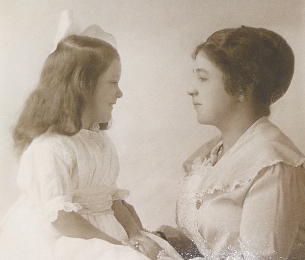  PHOTO Nellie and Frances 1916 
